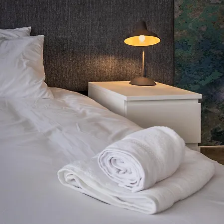 Brand New Elegantly Furnished In Lejlighed *