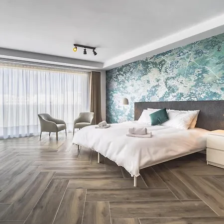 Brand New Elegantly Furnished In Lejlighed
